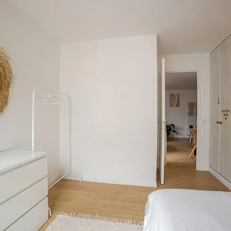 2 Near Paris Daire *