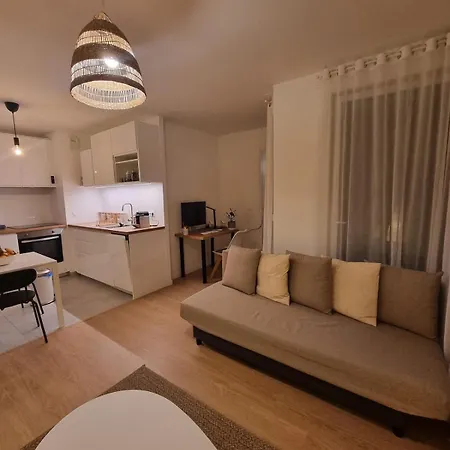 2 Near Paris