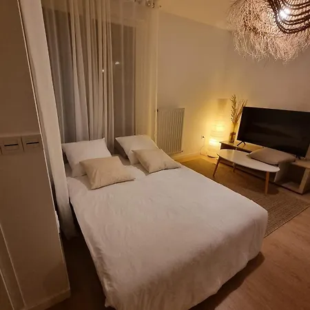 2 Near Paris