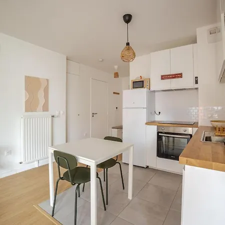 2 Near Paris Bagneux (Hauts-de-Seine)